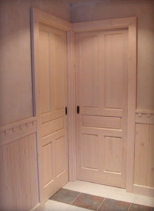 puerta interior madera tratada